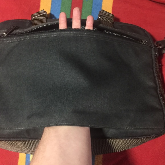 TUMI flawed messenger bag super quality EUC - Picture 9 of 16